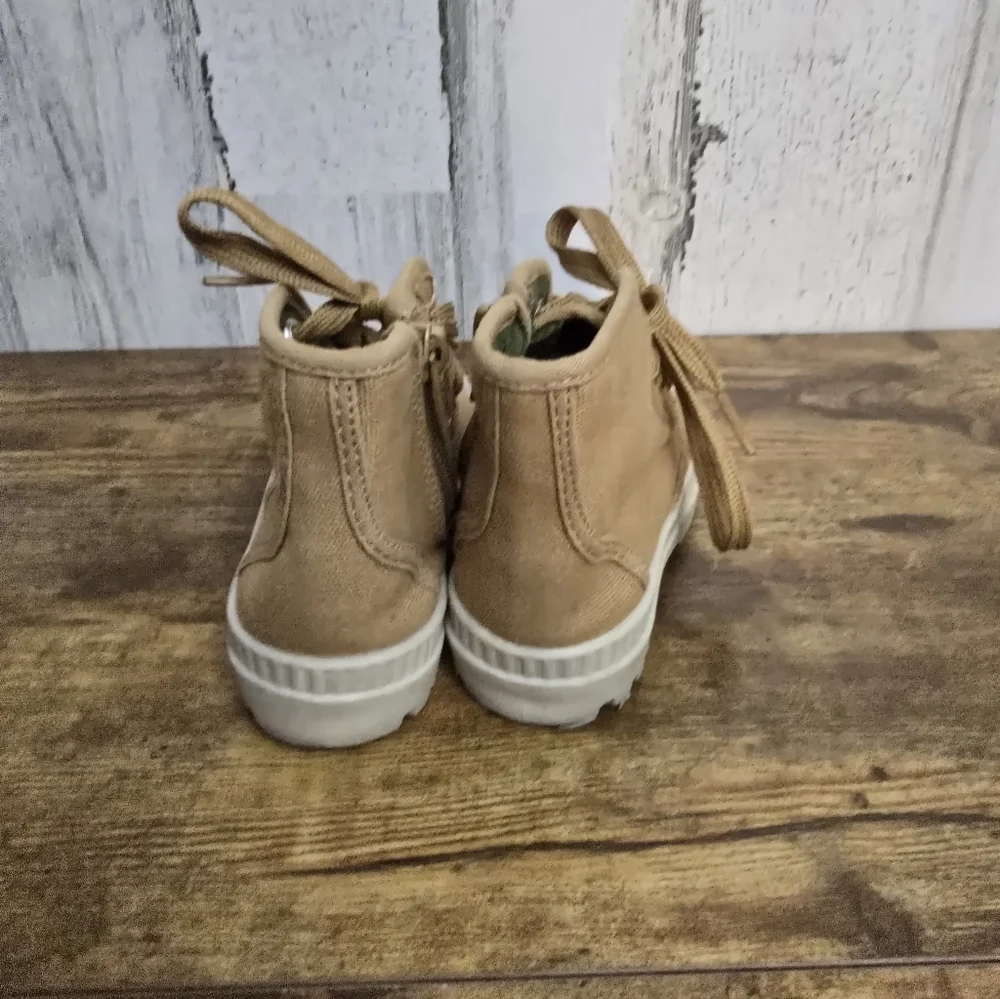 Old Navy Toddler Size 8 Tan Canvas High Top Sneakers Gender Neutral